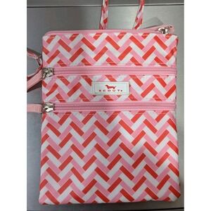 Scout Sally Go Lightly Crossbody Bag Pink White‎ Chevron Zippers Water Resistant